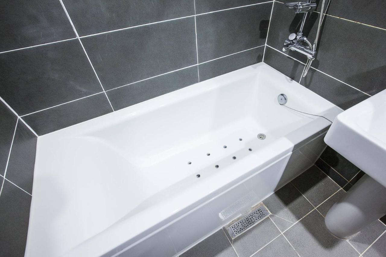 Suwon Dono1796 Hotel Екстериор снимка